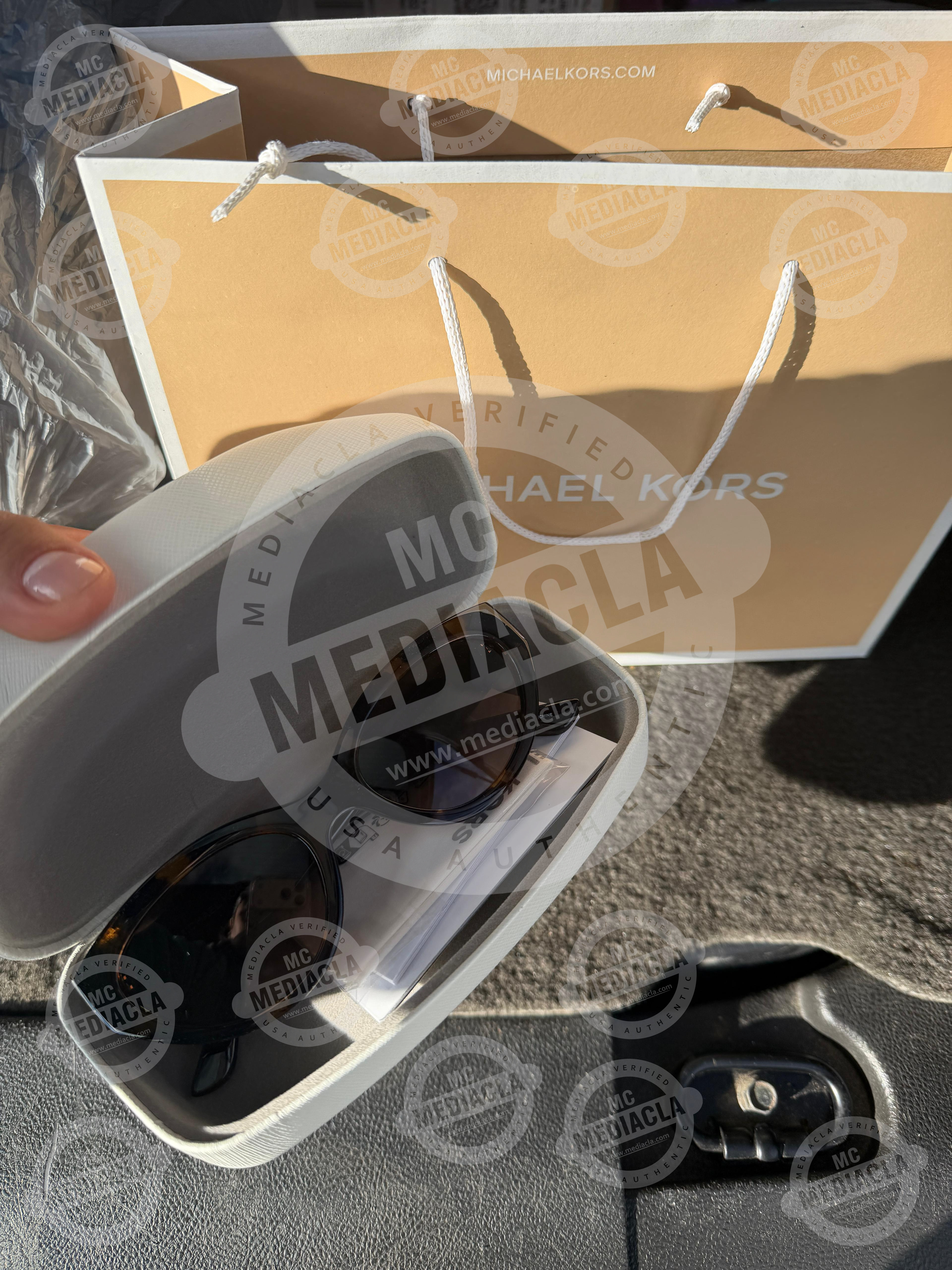 🕶️ Lentes de Sol Michael Kors Fair Harbor – Elegancia Clásica 1
