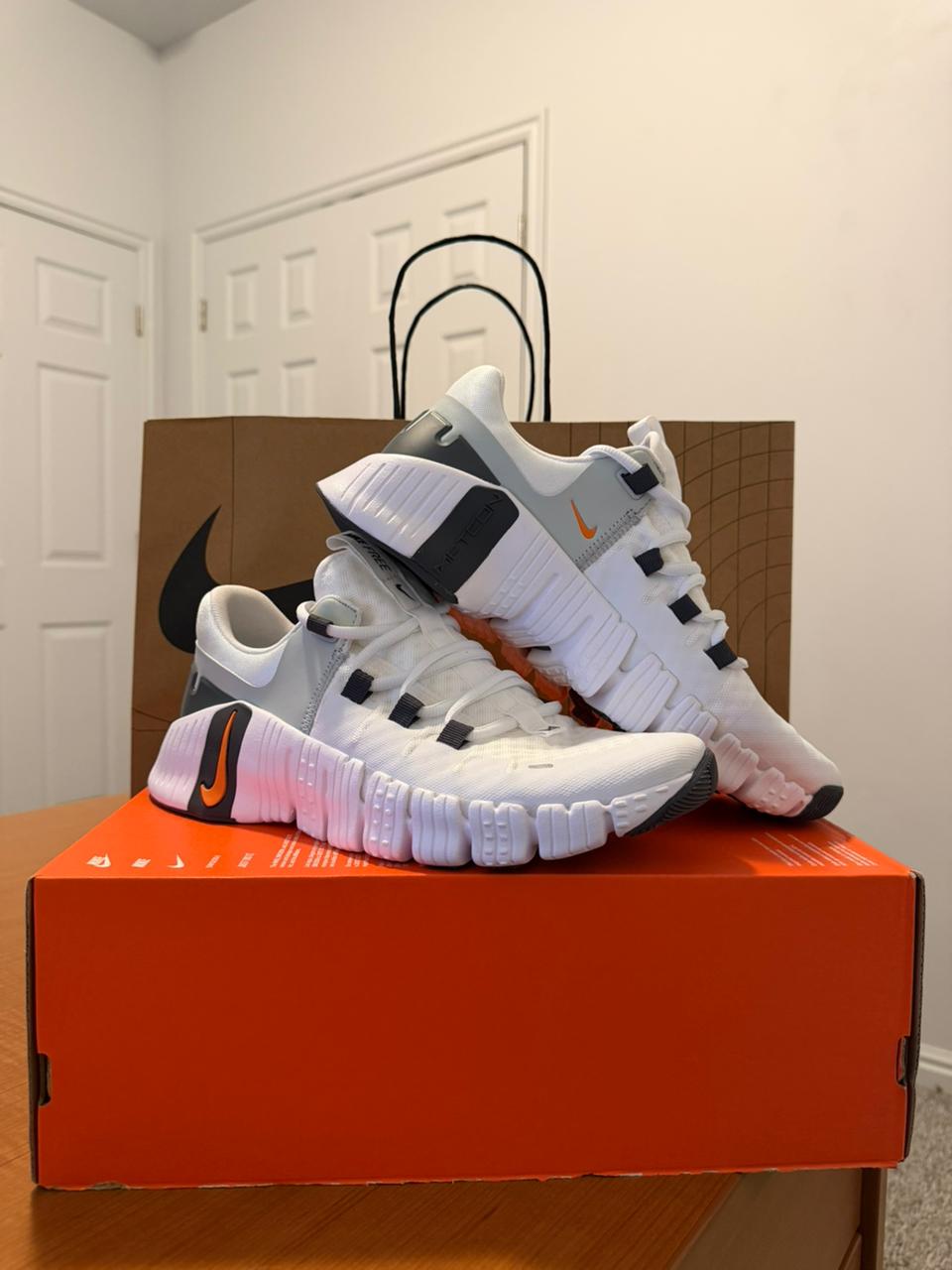 ZAPATILLA NIKE COLOR BLANCO, MODELO METCON 5, TALLA 8
