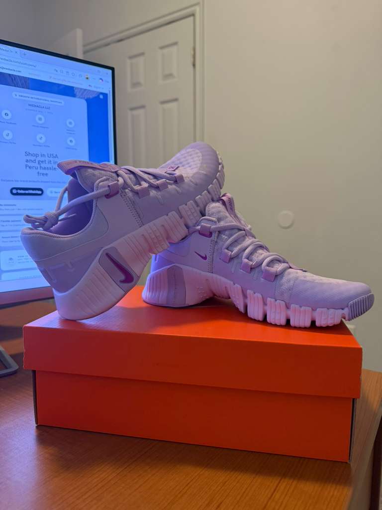 ZAPATILLA NIKE, MODELO METCON 5, COLOR MORADO, TALLA 6