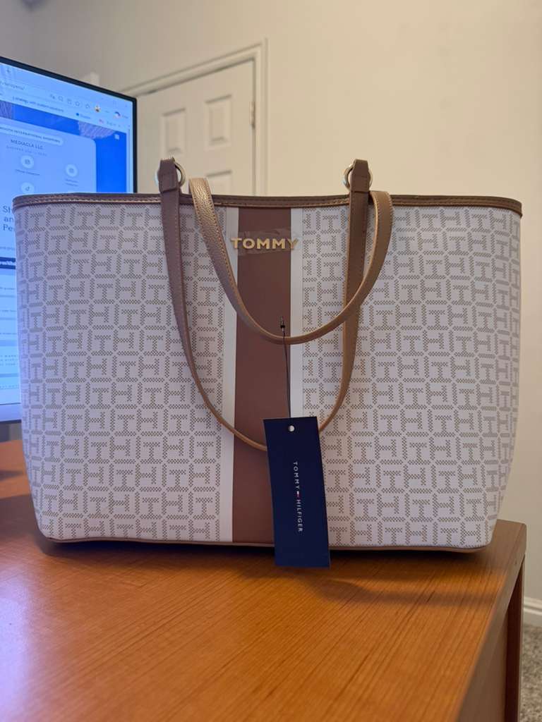CARTERA TOMMY COLOR BLANCO CON FRANJA VERTICAL COLOR MARRON