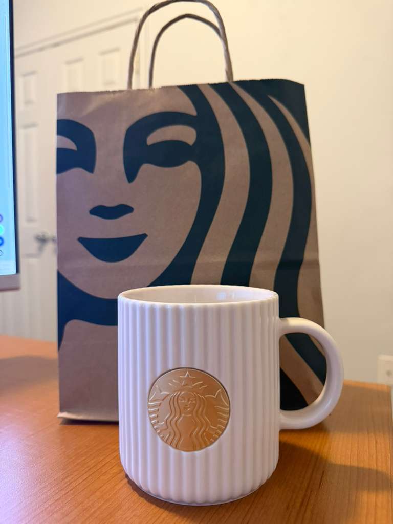 Taza Starbucks Blanca Texturizada con Logo Sirena
