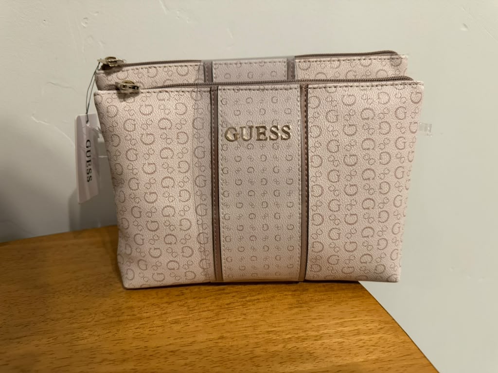 NECESER GUESS 2 PIEZAS SUMA MAU MAU